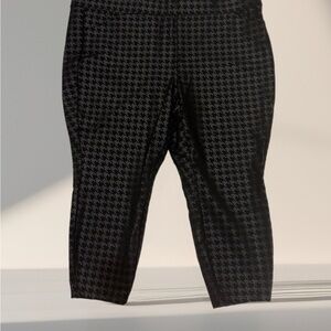 NWT Torrid Black Houndstooth Capris